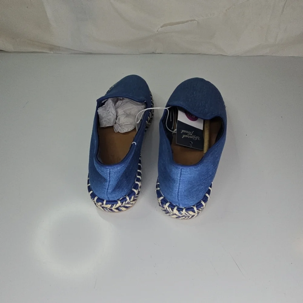 Universal Thread comfortable womens